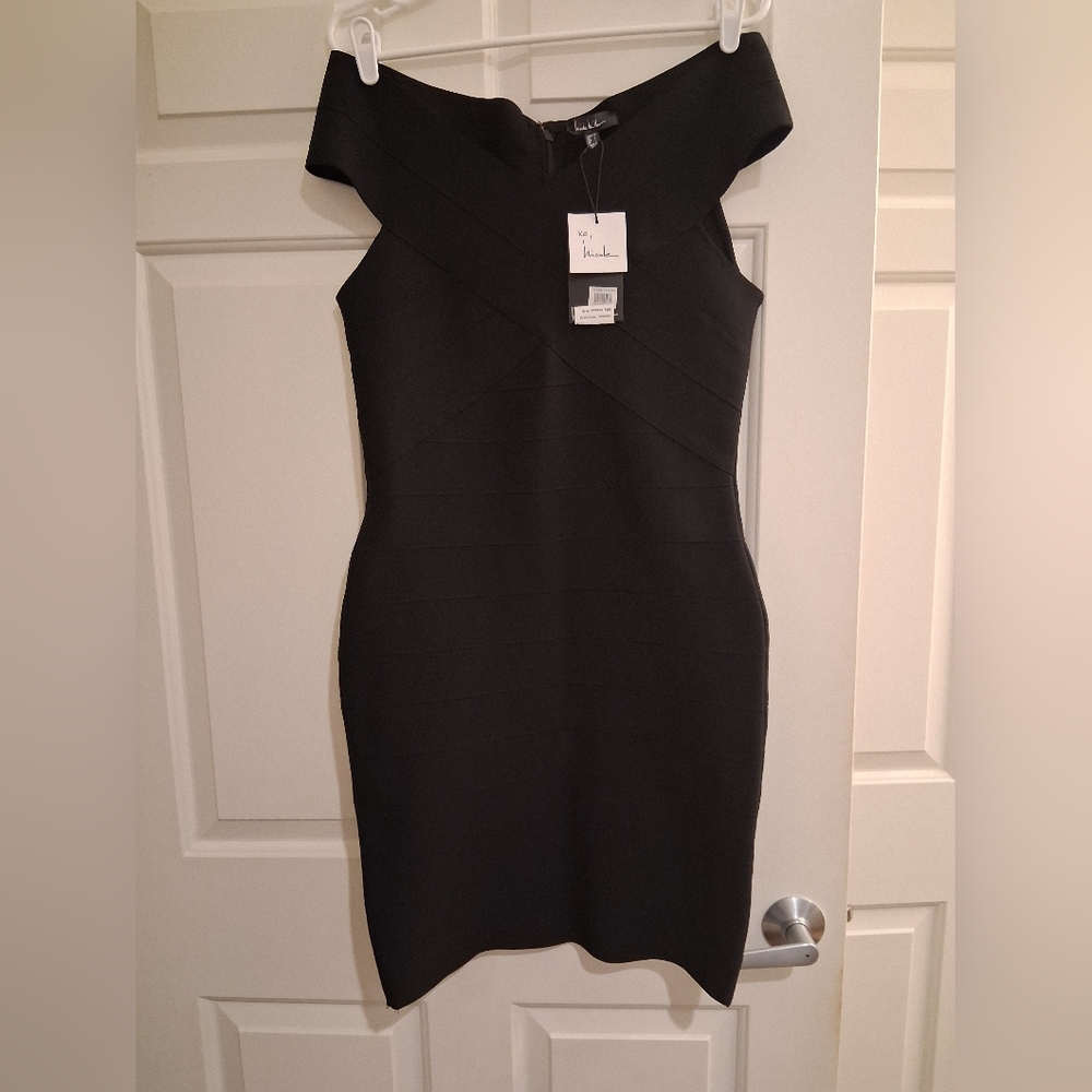 Nicole Miller Bodycon Mini Dress Size Medium NWT